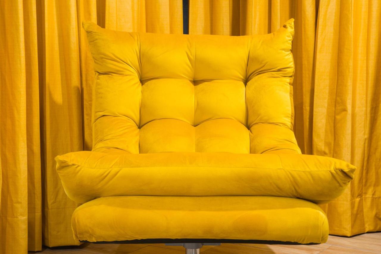 Rame Hotel Boutique Guadalajara Exterior photo A yellow chair